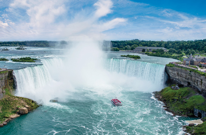 Canadian Horseshow Falls during boat tour